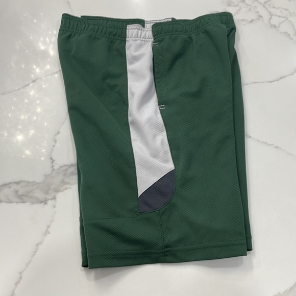 NFL team apparel Green Bay youth green and white shorts - Picture 4 of 8